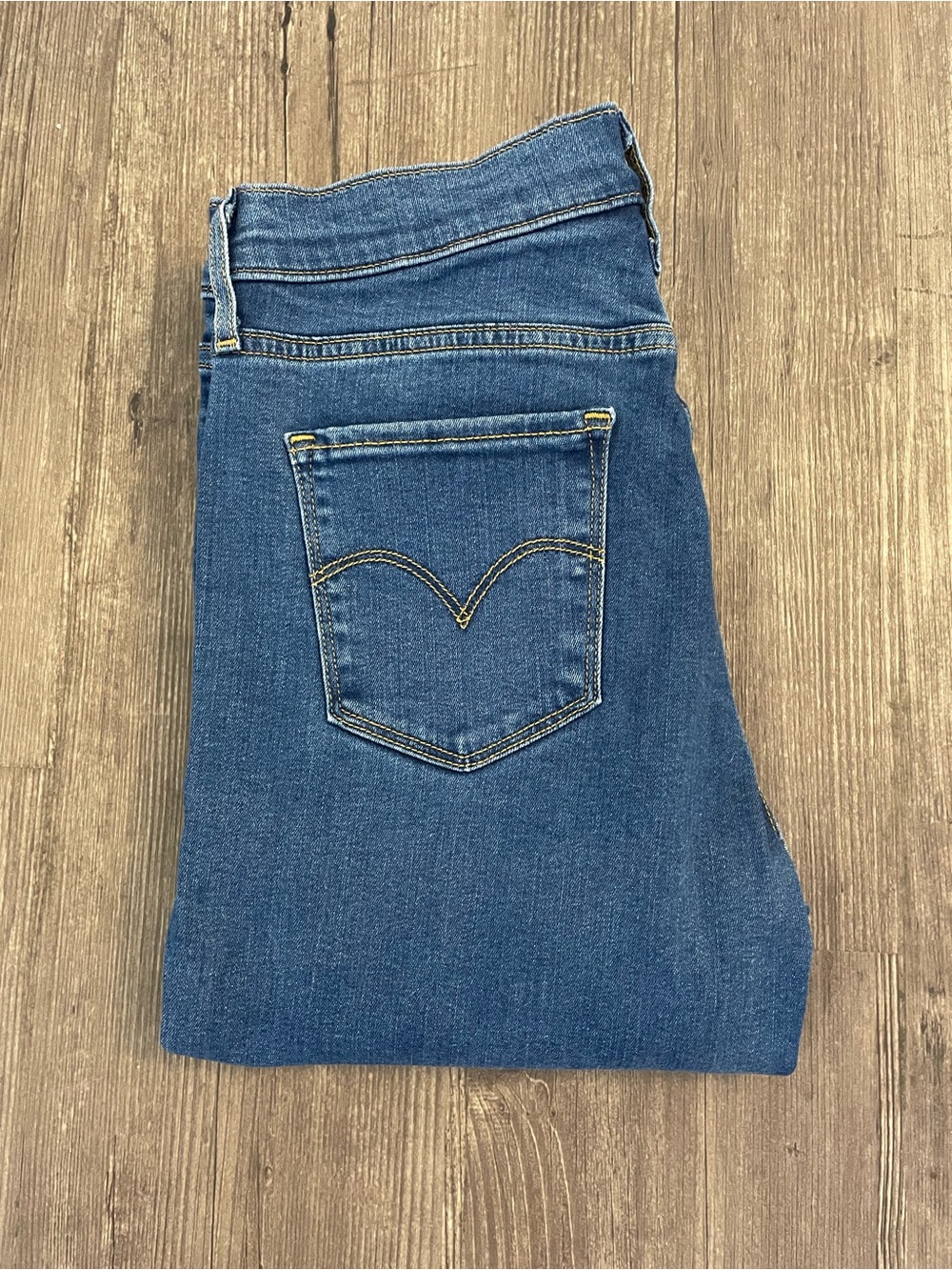 Women's Straight Leg Jeans in Medium Blue - Classic Everyday Style